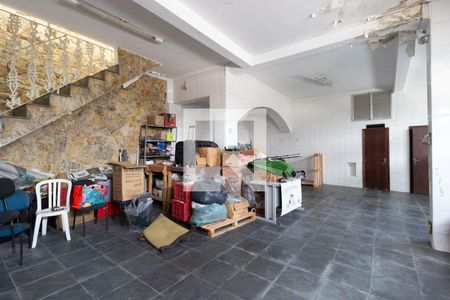 Casa à venda com 480m², 3 quartos e 4 vagas Casa à venda com 480m², 3 quartos e 4 vagasGaragem