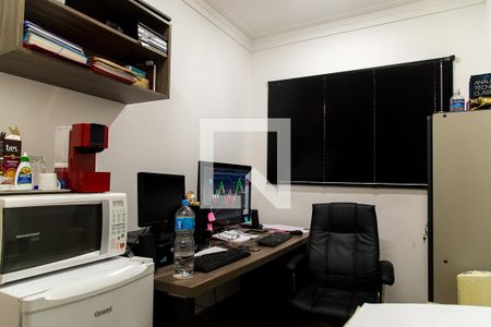 Casa à venda com 214m², 3 quartos e 3 vagasEscritório