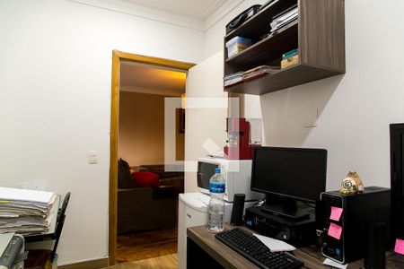 Casa à venda com 214m², 3 quartos e 3 vagasEscritório