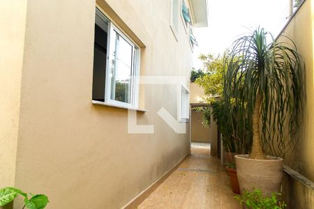 Casa à venda com 214m², 3 quartos e 3 vagasCorredor externo