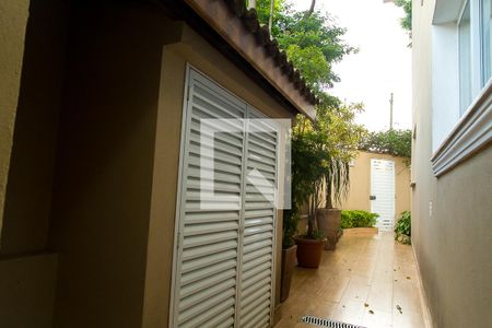 Casa à venda com 214m², 3 quartos e 3 vagasCorredor externo