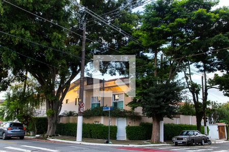 Casa à venda com 214m², 3 quartos e 3 vagasFachada