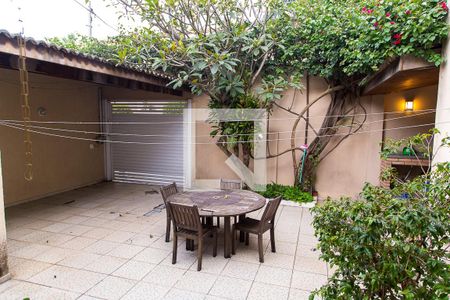 Casa à venda com 214m², 3 quartos e 3 vagasVista da Área de Serviço