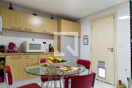 Casa à venda com 214m², 3 quartos e 3 vagasCozinha