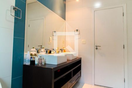 Casa à venda com 214m², 3 quartos e 3 vagasBanheiro da Suíte