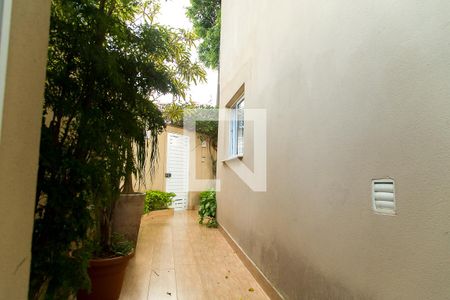 Casa à venda com 214m², 3 quartos e 3 vagasCorredor externo