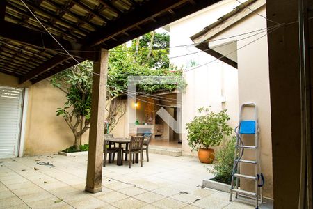 Casa à venda com 214m², 3 quartos e 3 vagasQuintal e Garagem