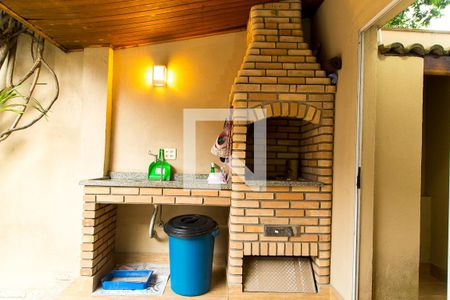 Casa à venda com 214m², 3 quartos e 3 vagasQuintal e Garagem - Churrasqueira