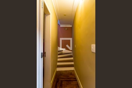 Casa à venda com 214m², 3 quartos e 3 vagasCorredor - Escada