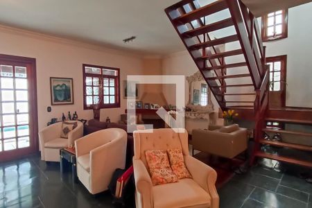 Sala de estar de casa de condomínio para alugar com 4 quartos, 400m² em Alphaville, Santana de Parnaíba