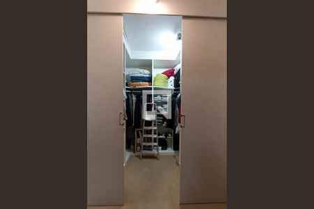 Casa de condomínio para alugar com 400m², 4 quartos e 4 vagasCloset suíte master