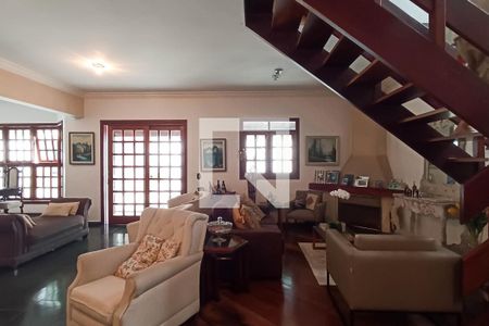 Sala de estar de casa de condomínio para alugar com 4 quartos, 400m² em Alphaville, Santana de Parnaíba
