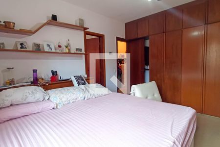 Casa de condomínio para alugar com 400m², 4 quartos e 4 vagasSuíte