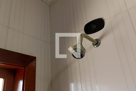 Casa de condomínio para alugar com 400m², 4 quartos e 4 vagasBanheiro suíte - Chuveiro