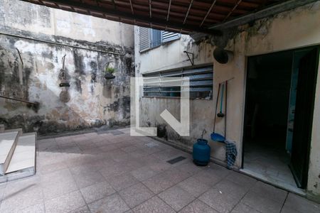 Quintal de casa à venda com 3 quartos, 300m² em Mirandópolis, São Paulo
