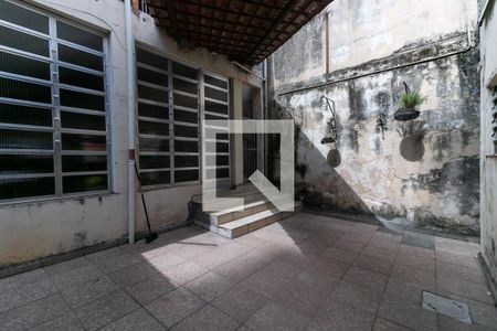 Quintal de casa à venda com 3 quartos, 300m² em Mirandópolis, São Paulo