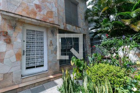 Fachada de casa à venda com 3 quartos, 300m² em Mirandópolis, São Paulo