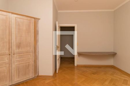 Casa à venda com 1300m², 4 quartos e 4 vagas Casa à venda com 1300m², 4 quartos e 4 vagasQuarto Hospedes