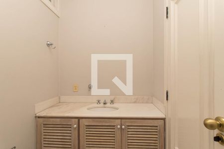 Casa à venda com 1300m², 4 quartos e 4 vagas Casa à venda com 1300m², 4 quartos e 4 vagasBanheiro Hospedes