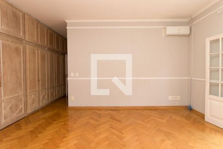 Casa à venda com 1300m², 4 quartos e 4 vagas Casa à venda com 1300m², 4 quartos e 4 vagasSuite Master