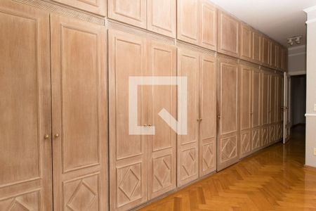 Casa à venda com 1300m², 4 quartos e 4 vagas Casa à venda com 1300m², 4 quartos e 4 vagasSuite Master