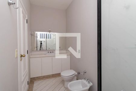 Casa à venda com 1300m², 4 quartos e 4 vagas Casa à venda com 1300m², 4 quartos e 4 vagasBanheiro Suite 2