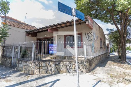 Casa para alugar com 240m², 3 quartos e 4 vagasFachada