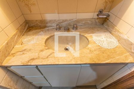 Casa para alugar com 240m², 3 quartos e 4 vagasBanheiro Social