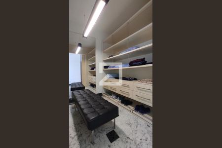 Apartamento à venda com 750m², 5 quartos e 4 vagasCloset da suíte 2