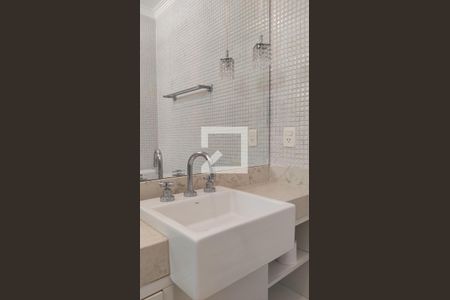 Apartamento à venda com 750m², 5 quartos e 4 vagasBanheiro da Suíte 1