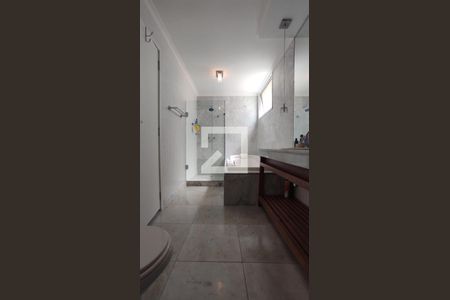 Apartamento à venda com 750m², 5 quartos e 4 vagasBanheiro da Suíte 2