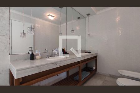 Apartamento à venda com 750m², 5 quartos e 4 vagasBanheiro da Suíte 2