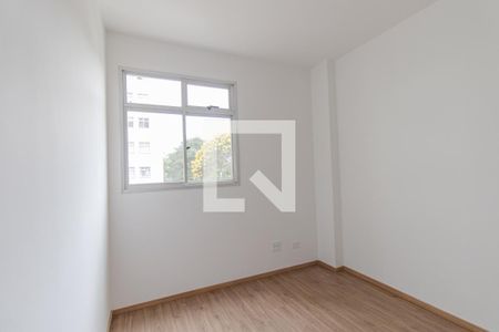 Quarto 2 de apartamento para alugar com 3 quartos, 61m² em Novo Mundo, Curitiba