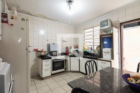 Casa à venda com 100m², 3 quartos e 2 vagasCozinha 
