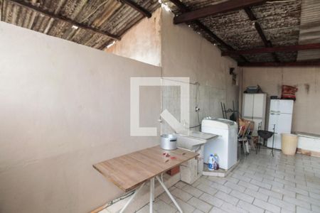 Casa à venda com 100m², 3 quartos e 2 vagasÁrea de serviço