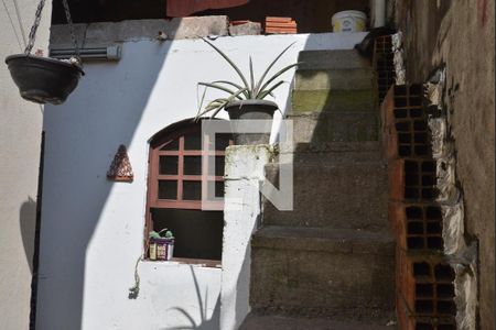 Casa à venda com 129m², 3 quartos e 2 vagasEscada