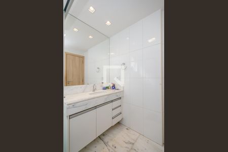 Apartamento para alugar com 70m², 2 quartos e 2 vagas Apartamento para alugar com 70m², 2 quartos e 2 vagasBanheiro da Suíte