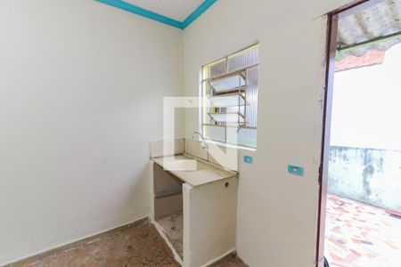 Cozinha de casa para alugar com 1 quarto, 40m² em Vila Dalva, São Paulo