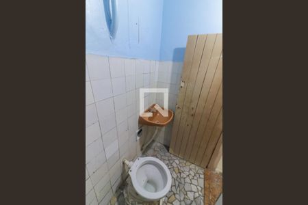 Banheiro de casa para alugar com 1 quarto, 40m² em Vila Dalva, São Paulo