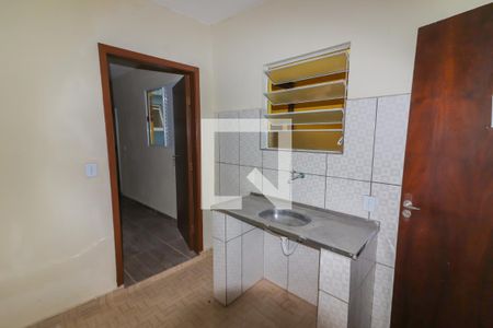 Cozinha de casa para alugar com 1 quarto, 20m² em Vila Dalva, São Paulo