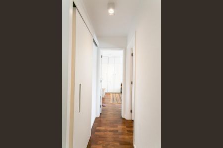 Corredor de apartamento para alugar com 2 quartos, 80m² em Pinheiros, São Paulo