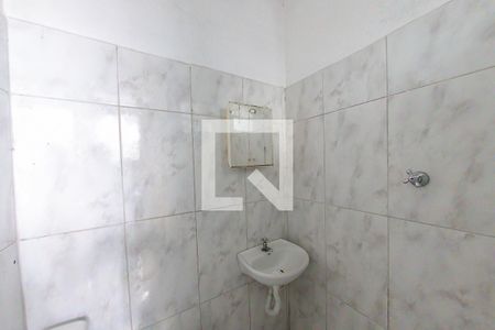Banheiro de casa para alugar com 1 quarto, 23m² em Parque Ramos Freitas, São Paulo
