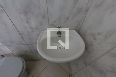 Banheiro de casa para alugar com 1 quarto, 23m² em Parque Ramos Freitas, São Paulo