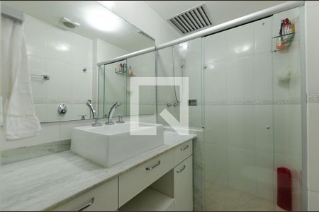 Apartamento à venda com 169m², 3 quartos e 2 vagasBanheiro Social