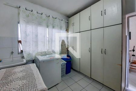 Casa à venda com 350m², 2 quartos e 2 vagasÁrea de serviço