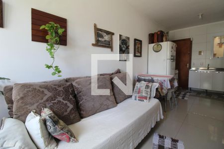 Sala de Estar de casa de condomínio à venda com 2 quartos, 44m² em Niterói, Canoas