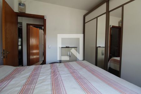 Quarto 1 de casa de condomínio à venda com 2 quartos, 44m² em Niterói, Canoas