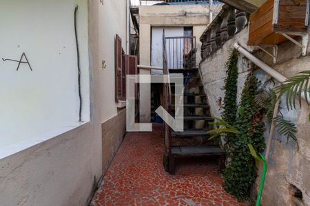 Casa à venda com 180m², 5 quartos e 1 vagaEscada