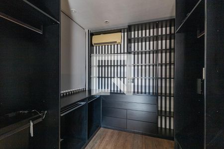 Apartamento à venda com 384m², 3 quartos e 4 vagas Apartamento à venda com 384m², 3 quartos e 4 vagasCloset