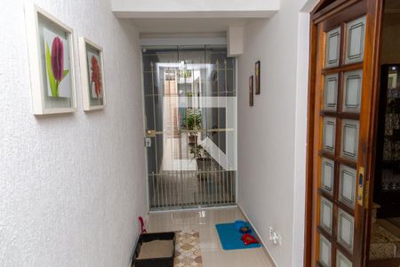 Casa à venda com 225m², 4 quartos e 2 vagasCorredor